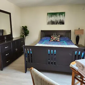  Homestay Elmwood